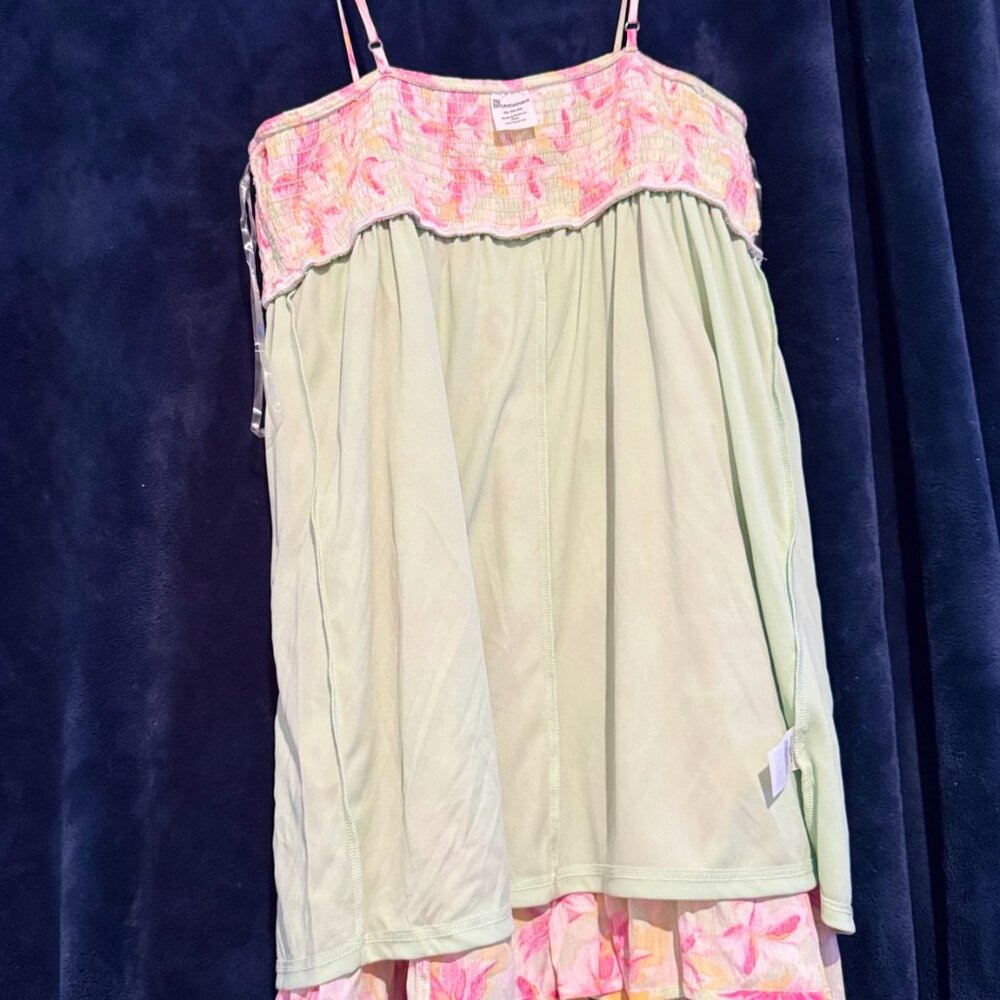 This is a very pretty floral dress - Picture 2 of 5